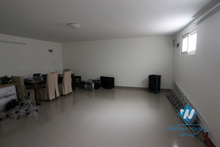 Beautiful house for rent in Westlake area, facing to the lake